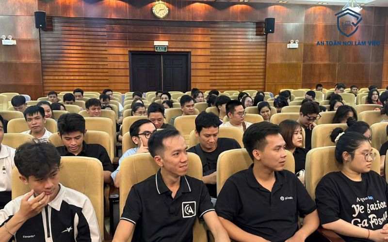 đối tượng phải quan trắc môi trường lao động