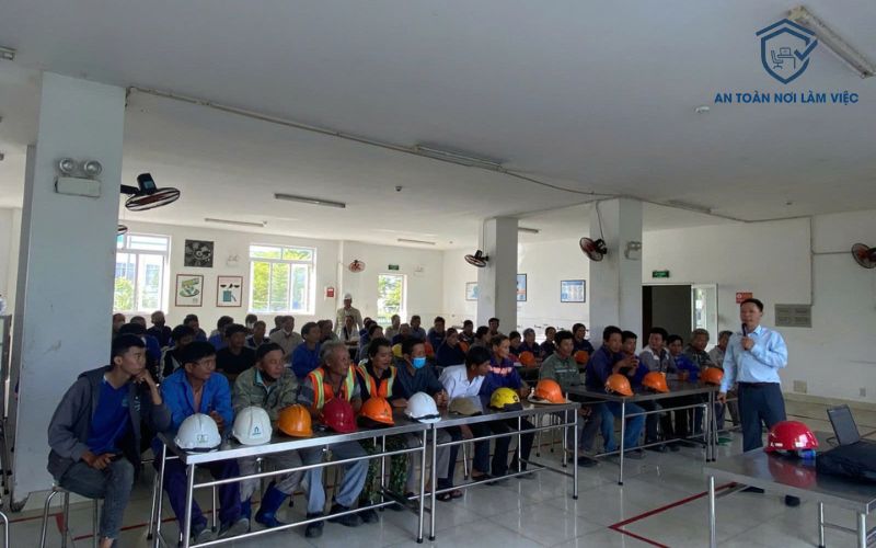 đối tượng phải quan trắc môi trường lao động