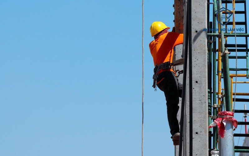 An toàn khi làm việc trên cao