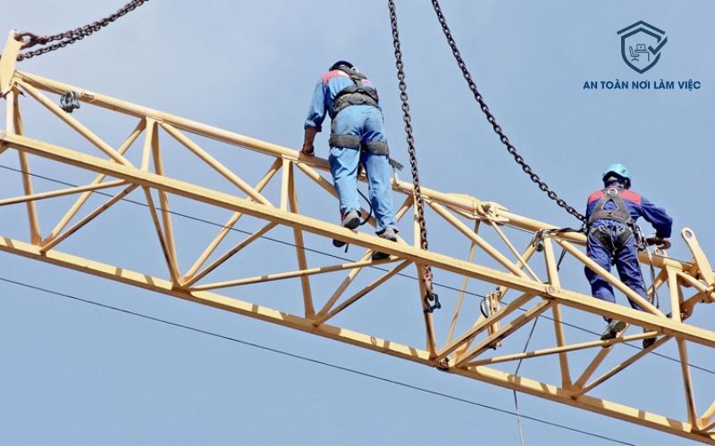 An toàn khi làm việc trên cao