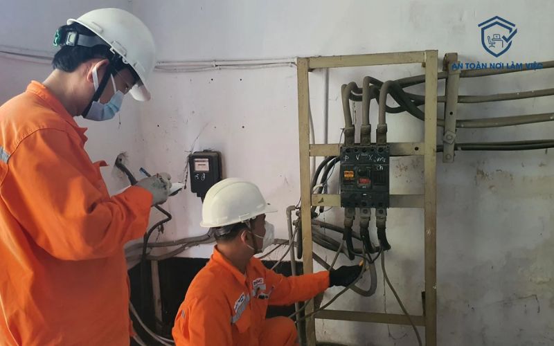 Khoảng cách an toàn với điện